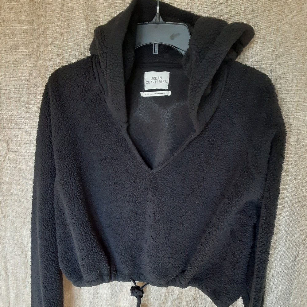Soft warm black crop hoodie, v-neck withdraw string at the bottom size M